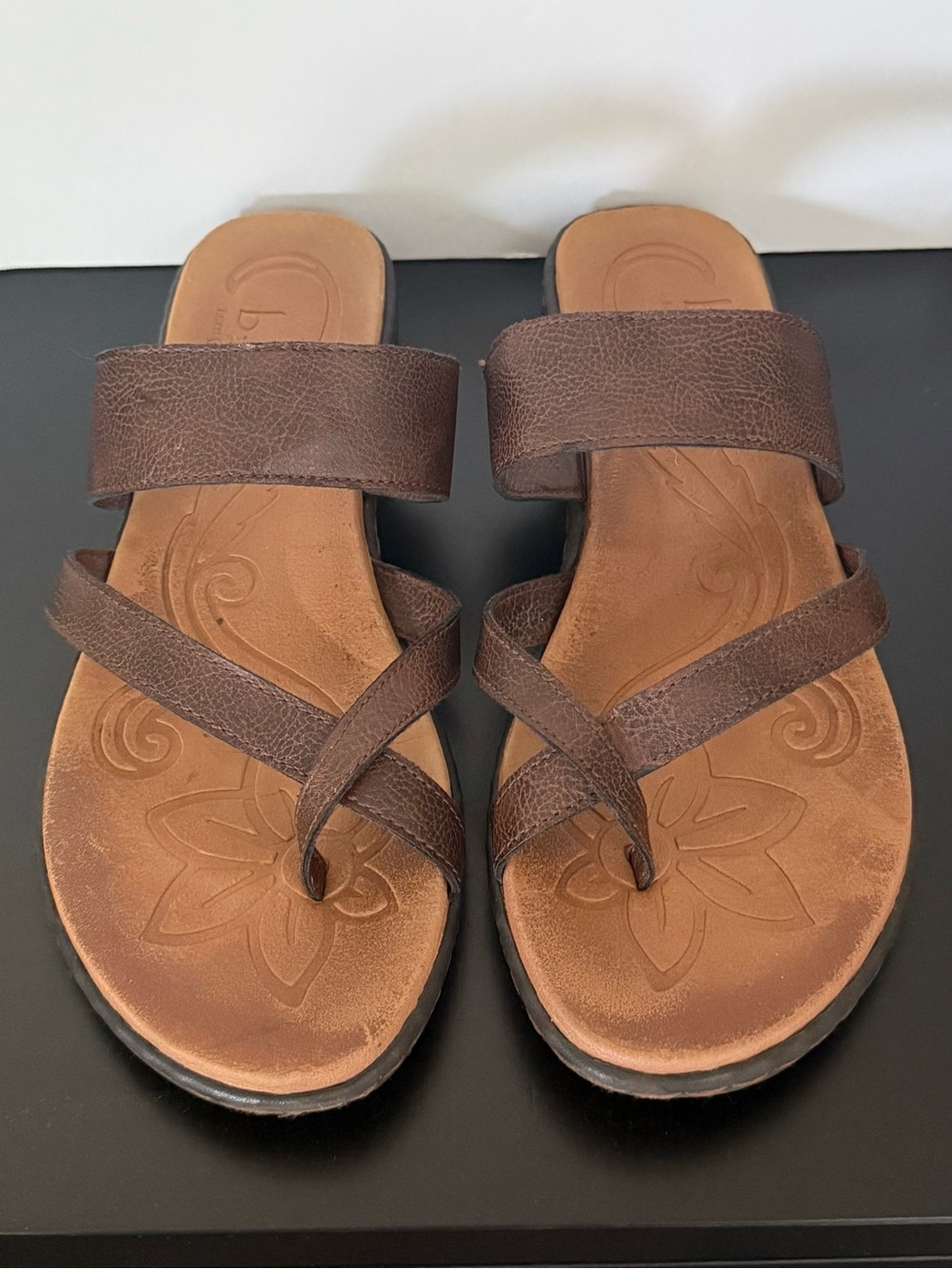 BOC Born Brown Faux Leather Sandals Flip Flops Flats Strappy Shoes Women’s 10M
